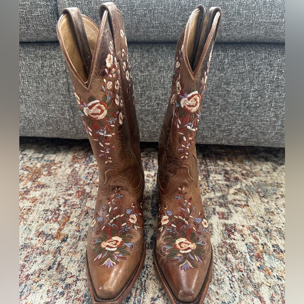 Shyanne Women's Maisie Floral Embroidered Western Leather Boots - Snip Toe